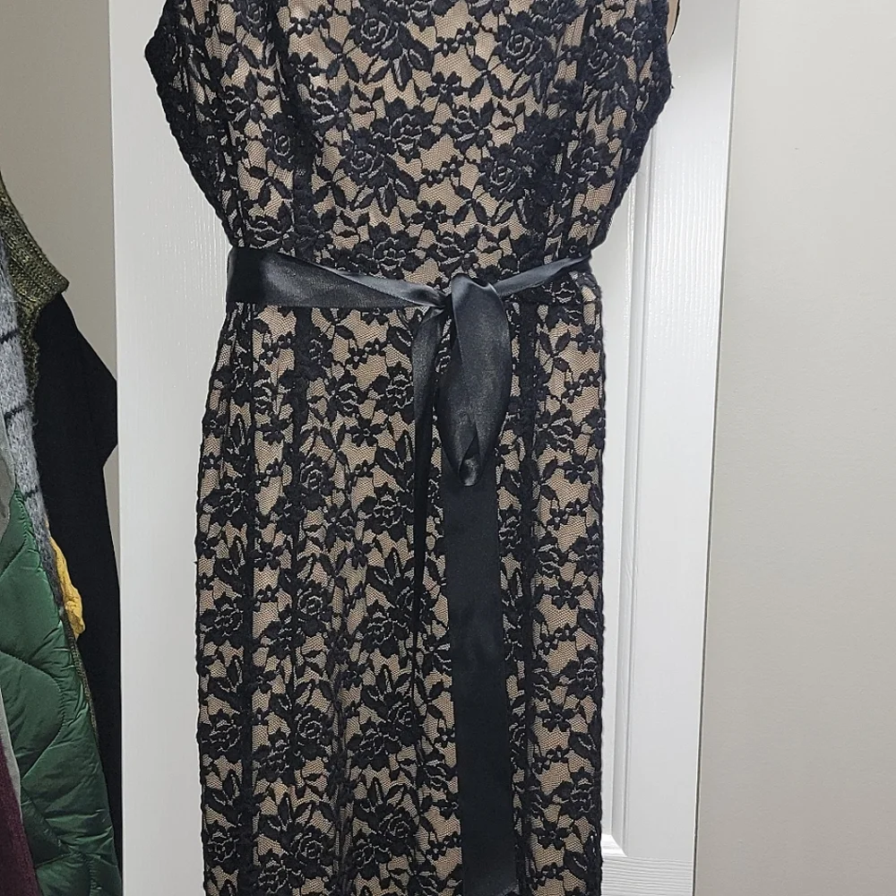 Dress - Picture 1 of 3